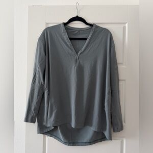 Lululemon back in action V- neck long sleeve shirt